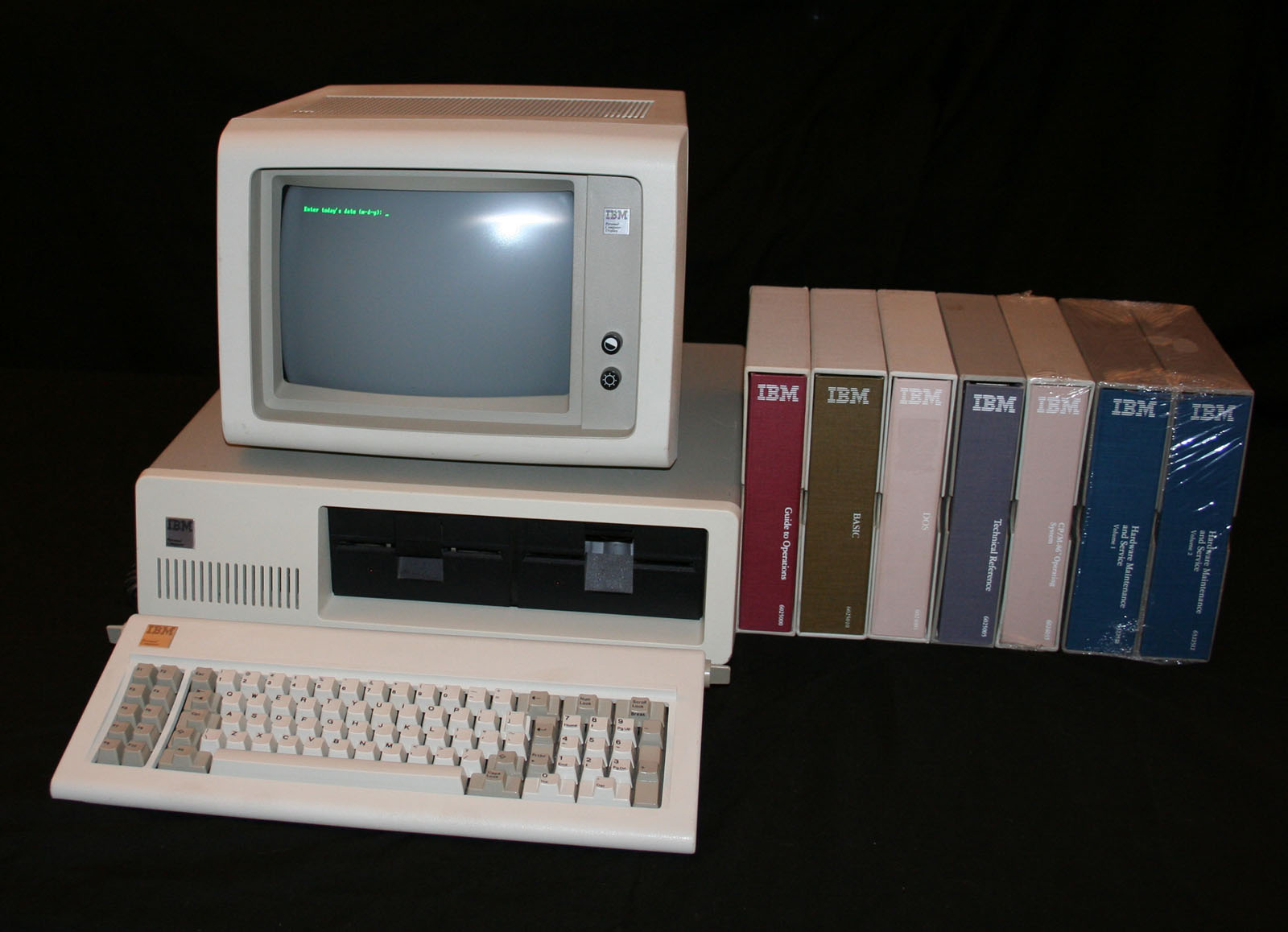 Ibm pc. Компьютер IBM 1983. ПК IBM 2000. IBM PC 4 поколение. Микрокомпьютер IBM PC.